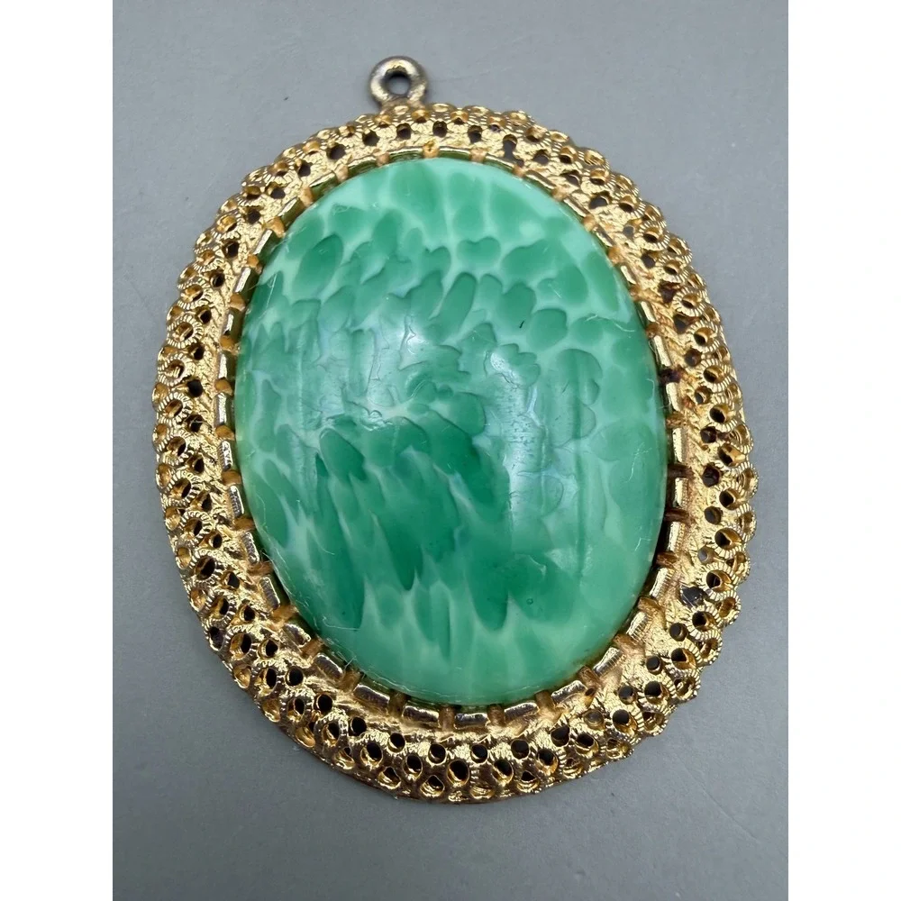 Vintage Gold Tone Filigree Pendant Green Oval Cabochon Openwork Scalloped